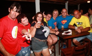 
<a style='margin-left: 5px;' class='btn btn-xs btn-social btn-facebook' href='https://www.facebook.com/sharer/sharer.php?u=https://galeramix.s01.web.getmuller.com.br/imagem/a60/800-800-90/conteudo/site_galerias/60/magnatas-the-house-50.jpg' rel='popup' data-width='500' data-height='400'><i class='fa fa-facebook'></i>Compartilhar <span class='hidden-xs'>no Facebook</span>
</a> 
<a class='btn btn-default btn-xs' target='_blank' href='imagem/a60/800-800-90/conteudo/site_galerias/60/magnatas-the-house-50.jpg'>
<span class='glyphicon glyphicon-cloud-download'></span> Salvar
</a>
