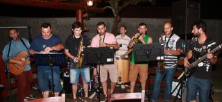 
<a style='margin-left: 5px;' class='btn btn-xs btn-social btn-facebook' href='https://www.facebook.com/sharer/sharer.php?u=https://galeramix.s01.web.getmuller.com.br/imagem/a60/800-800-90/conteudo/site_galerias/60/magnatas-the-house-51.jpg' rel='popup' data-width='500' data-height='400'><i class='fa fa-facebook'></i>Compartilhar <span class='hidden-xs'>no Facebook</span>
</a> 
<a class='btn btn-default btn-xs' target='_blank' href='imagem/a60/800-800-90/conteudo/site_galerias/60/magnatas-the-house-51.jpg'>
<span class='glyphicon glyphicon-cloud-download'></span> Salvar
</a>
