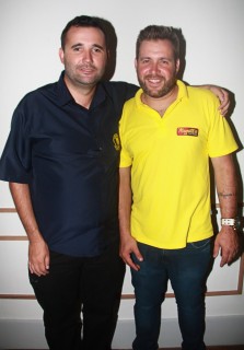 
<a style='margin-left: 5px;' class='btn btn-xs btn-social btn-facebook' href='https://www.facebook.com/sharer/sharer.php?u=https://galeramix.s01.web.getmuller.com.br/imagem/a60/800-800-90/conteudo/site_galerias/60/magnatas-the-house-57.jpg' rel='popup' data-width='500' data-height='400'><i class='fa fa-facebook'></i>Compartilhar <span class='hidden-xs'>no Facebook</span>
</a> 
<a class='btn btn-default btn-xs' target='_blank' href='imagem/a60/800-800-90/conteudo/site_galerias/60/magnatas-the-house-57.jpg'>
<span class='glyphicon glyphicon-cloud-download'></span> Salvar
</a>
