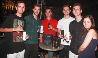 
                        <a style='margin-left: 5px;' class='btn btn-xs btn-social btn-facebook' href='https://www.facebook.com/sharer/sharer.php?u=https://galeramix.s01.web.getmuller.com.br/imagem/a61/800-800-90/conteudo/site_galerias/61/canja-dos-amigos-2018-live-tijucas-12.jpg' rel='popup' data-width='500' data-height='400'><i class='fa fa-facebook'></i>Compartilhar <span class='hidden-xs'>no Facebook</span>
                    </a> 
                    <a class='btn btn-default btn-xs' target='_blank' href='imagem/a61/800-800-90/conteudo/site_galerias/61/canja-dos-amigos-2018-live-tijucas-12.jpg'>
                        <span class='glyphicon glyphicon-cloud-download'></span> Salvar
                    </a>
                    