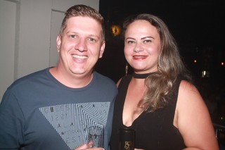 
            <a style='margin-left: 5px;' class='btn btn-xs btn-social btn-facebook' href='https://www.facebook.com/sharer/sharer.php?u=https://galeramix.s01.web.getmuller.com.br/imagem/a61/800-800-90/conteudo/site_galerias/61/canja-dos-amigos-2018-live-tijucas-15.jpg' rel='popup' data-width='500' data-height='400'><i class='fa fa-facebook'></i>Compartilhar <span class='hidden-xs'>no Facebook</span>
        </a> 
        <a class='btn btn-default btn-xs' target='_blank' href='imagem/a61/800-800-90/conteudo/site_galerias/61/canja-dos-amigos-2018-live-tijucas-15.jpg'>
            <span class='glyphicon glyphicon-cloud-download'></span> Salvar
        </a>
        