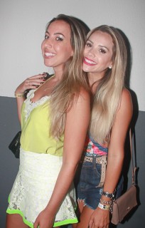 
<a style='margin-left: 5px;' class='btn btn-xs btn-social btn-facebook' href='https://www.facebook.com/sharer/sharer.php?u=https://galeramix.s01.web.getmuller.com.br/imagem/a61/800-800-90/conteudo/site_galerias/61/canja-dos-amigos-2018-live-tijucas-22.jpg' rel='popup' data-width='500' data-height='400'><i class='fa fa-facebook'></i>Compartilhar <span class='hidden-xs'>no Facebook</span>
</a> 
<a class='btn btn-default btn-xs' target='_blank' href='imagem/a61/800-800-90/conteudo/site_galerias/61/canja-dos-amigos-2018-live-tijucas-22.jpg'>
<span class='glyphicon glyphicon-cloud-download'></span> Salvar
</a>
