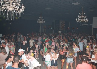 
<a style='margin-left: 5px;' class='btn btn-xs btn-social btn-facebook' href='https://www.facebook.com/sharer/sharer.php?u=https://galeramix.s01.web.getmuller.com.br/imagem/a61/800-800-90/conteudo/site_galerias/61/canja-dos-amigos-2018-live-tijucas-23.jpg' rel='popup' data-width='500' data-height='400'><i class='fa fa-facebook'></i>Compartilhar <span class='hidden-xs'>no Facebook</span>
</a> 
<a class='btn btn-default btn-xs' target='_blank' href='imagem/a61/800-800-90/conteudo/site_galerias/61/canja-dos-amigos-2018-live-tijucas-23.jpg'>
<span class='glyphicon glyphicon-cloud-download'></span> Salvar
</a>
