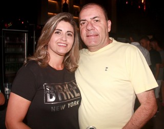 
<a style='margin-left: 5px;' class='btn btn-xs btn-social btn-facebook' href='https://www.facebook.com/sharer/sharer.php?u=https://galeramix.s01.web.getmuller.com.br/imagem/a61/800-800-90/conteudo/site_galerias/61/canja-dos-amigos-2018-live-tijucas-25.jpg' rel='popup' data-width='500' data-height='400'><i class='fa fa-facebook'></i>Compartilhar <span class='hidden-xs'>no Facebook</span>
</a> 
<a class='btn btn-default btn-xs' target='_blank' href='imagem/a61/800-800-90/conteudo/site_galerias/61/canja-dos-amigos-2018-live-tijucas-25.jpg'>
<span class='glyphicon glyphicon-cloud-download'></span> Salvar
</a>
