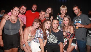 
<a style='margin-left: 5px;' class='btn btn-xs btn-social btn-facebook' href='https://www.facebook.com/sharer/sharer.php?u=https://galeramix.s01.web.getmuller.com.br/imagem/a61/800-800-90/conteudo/site_galerias/61/canja-dos-amigos-2018-live-tijucas-27.jpg' rel='popup' data-width='500' data-height='400'><i class='fa fa-facebook'></i>Compartilhar <span class='hidden-xs'>no Facebook</span>
</a> 
<a class='btn btn-default btn-xs' target='_blank' href='imagem/a61/800-800-90/conteudo/site_galerias/61/canja-dos-amigos-2018-live-tijucas-27.jpg'>
<span class='glyphicon glyphicon-cloud-download'></span> Salvar
</a>
