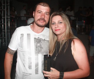 
<a style='margin-left: 5px;' class='btn btn-xs btn-social btn-facebook' href='https://www.facebook.com/sharer/sharer.php?u=https://galeramix.s01.web.getmuller.com.br/imagem/a61/800-800-90/conteudo/site_galerias/61/canja-dos-amigos-2018-live-tijucas-36.jpg' rel='popup' data-width='500' data-height='400'><i class='fa fa-facebook'></i>Compartilhar <span class='hidden-xs'>no Facebook</span>
</a> 
<a class='btn btn-default btn-xs' target='_blank' href='imagem/a61/800-800-90/conteudo/site_galerias/61/canja-dos-amigos-2018-live-tijucas-36.jpg'>
<span class='glyphicon glyphicon-cloud-download'></span> Salvar
</a>
