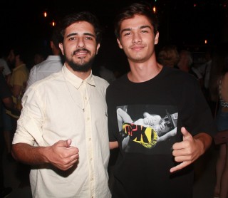 
<a style='margin-left: 5px;' class='btn btn-xs btn-social btn-facebook' href='https://www.facebook.com/sharer/sharer.php?u=https://galeramix.s01.web.getmuller.com.br/imagem/a61/800-800-90/conteudo/site_galerias/61/canja-dos-amigos-2018-live-tijucas-39.jpg' rel='popup' data-width='500' data-height='400'><i class='fa fa-facebook'></i>Compartilhar <span class='hidden-xs'>no Facebook</span>
</a> 
<a class='btn btn-default btn-xs' target='_blank' href='imagem/a61/800-800-90/conteudo/site_galerias/61/canja-dos-amigos-2018-live-tijucas-39.jpg'>
<span class='glyphicon glyphicon-cloud-download'></span> Salvar
</a>
