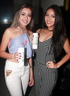 
<a style='margin-left: 5px;' class='btn btn-xs btn-social btn-facebook' href='https://www.facebook.com/sharer/sharer.php?u=https://galeramix.s01.web.getmuller.com.br/imagem/a61/800-800-90/conteudo/site_galerias/61/canja-dos-amigos-2018-live-tijucas-45.jpg' rel='popup' data-width='500' data-height='400'><i class='fa fa-facebook'></i>Compartilhar <span class='hidden-xs'>no Facebook</span>
</a> 
<a class='btn btn-default btn-xs' target='_blank' href='imagem/a61/800-800-90/conteudo/site_galerias/61/canja-dos-amigos-2018-live-tijucas-45.jpg'>
<span class='glyphicon glyphicon-cloud-download'></span> Salvar
</a>
