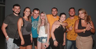 
<a style='margin-left: 5px;' class='btn btn-xs btn-social btn-facebook' href='https://www.facebook.com/sharer/sharer.php?u=https://galeramix.s01.web.getmuller.com.br/imagem/a61/800-800-90/conteudo/site_galerias/61/canja-dos-amigos-2018-live-tijucas-5.jpg' rel='popup' data-width='500' data-height='400'><i class='fa fa-facebook'></i>Compartilhar <span class='hidden-xs'>no Facebook</span>
</a> 
<a class='btn btn-default btn-xs' target='_blank' href='imagem/a61/800-800-90/conteudo/site_galerias/61/canja-dos-amigos-2018-live-tijucas-5.jpg'>
<span class='glyphicon glyphicon-cloud-download'></span> Salvar
</a>
