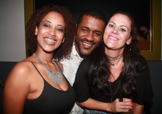 
<a style='margin-left: 5px;' class='btn btn-xs btn-social btn-facebook' href='https://www.facebook.com/sharer/sharer.php?u=https://galeramix.s01.web.getmuller.com.br/imagem/a61/800-800-90/conteudo/site_galerias/61/canja-dos-amigos-2018-live-tijucas-50.jpg' rel='popup' data-width='500' data-height='400'><i class='fa fa-facebook'></i>Compartilhar <span class='hidden-xs'>no Facebook</span>
</a> 
<a class='btn btn-default btn-xs' target='_blank' href='imagem/a61/800-800-90/conteudo/site_galerias/61/canja-dos-amigos-2018-live-tijucas-50.jpg'>
<span class='glyphicon glyphicon-cloud-download'></span> Salvar
</a>
