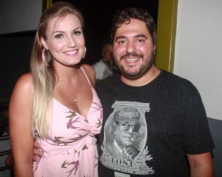 
<a style='margin-left: 5px;' class='btn btn-xs btn-social btn-facebook' href='https://www.facebook.com/sharer/sharer.php?u=https://galeramix.s01.web.getmuller.com.br/imagem/a61/800-800-90/conteudo/site_galerias/61/canja-dos-amigos-2018-live-tijucas-52.jpg' rel='popup' data-width='500' data-height='400'><i class='fa fa-facebook'></i>Compartilhar <span class='hidden-xs'>no Facebook</span>
</a> 
<a class='btn btn-default btn-xs' target='_blank' href='imagem/a61/800-800-90/conteudo/site_galerias/61/canja-dos-amigos-2018-live-tijucas-52.jpg'>
<span class='glyphicon glyphicon-cloud-download'></span> Salvar
</a>
