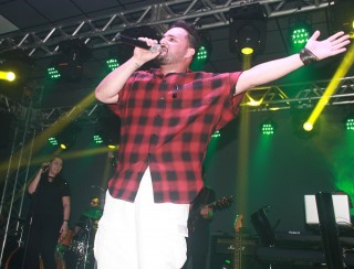 
<a style='margin-left: 5px;' class='btn btn-xs btn-social btn-facebook' href='https://www.facebook.com/sharer/sharer.php?u=https://galeramix.s01.web.getmuller.com.br/imagem/a61/800-800-90/conteudo/site_galerias/61/canja-dos-amigos-2018-live-tijucas-54.jpg' rel='popup' data-width='500' data-height='400'><i class='fa fa-facebook'></i>Compartilhar <span class='hidden-xs'>no Facebook</span>
</a> 
<a class='btn btn-default btn-xs' target='_blank' href='imagem/a61/800-800-90/conteudo/site_galerias/61/canja-dos-amigos-2018-live-tijucas-54.jpg'>
<span class='glyphicon glyphicon-cloud-download'></span> Salvar
</a>
