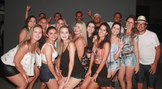 
<a style='margin-left: 5px;' class='btn btn-xs btn-social btn-facebook' href='https://www.facebook.com/sharer/sharer.php?u=https://galeramix.s01.web.getmuller.com.br/imagem/a61/800-800-90/conteudo/site_galerias/61/canja-dos-amigos-2018-live-tijucas-62.jpg' rel='popup' data-width='500' data-height='400'><i class='fa fa-facebook'></i>Compartilhar <span class='hidden-xs'>no Facebook</span>
</a> 
<a class='btn btn-default btn-xs' target='_blank' href='imagem/a61/800-800-90/conteudo/site_galerias/61/canja-dos-amigos-2018-live-tijucas-62.jpg'>
<span class='glyphicon glyphicon-cloud-download'></span> Salvar
</a>
