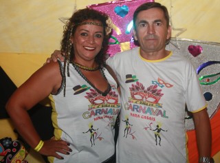 
                                    <a style='margin-left: 5px;' class='btn btn-xs btn-social btn-facebook' href='https://www.facebook.com/sharer/sharer.php?u=https://galeramix.s01.web.getmuller.com.br/imagem/a63/800-800-90/conteudo/site_galerias/63/baile-de-carnaval-para-casais-ctg-fogao-de-lenha-tijucas-1.jpg' rel='popup' data-width='500' data-height='400'><i class='fa fa-facebook'></i>Compartilhar <span class='hidden-xs'>no Facebook</span>
                                </a> 
                                <a class='btn btn-default btn-xs' target='_blank' href='imagem/a63/800-800-90/conteudo/site_galerias/63/baile-de-carnaval-para-casais-ctg-fogao-de-lenha-tijucas-1.jpg'>
                                    <span class='glyphicon glyphicon-cloud-download'></span> Salvar
                                </a>
                                