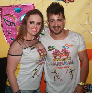 
                <a style='margin-left: 5px;' class='btn btn-xs btn-social btn-facebook' href='https://www.facebook.com/sharer/sharer.php?u=https://galeramix.s01.web.getmuller.com.br/imagem/a63/800-800-90/conteudo/site_galerias/63/baile-de-carnaval-para-casais-ctg-fogao-de-lenha-tijucas-103.jpg' rel='popup' data-width='500' data-height='400'><i class='fa fa-facebook'></i>Compartilhar <span class='hidden-xs'>no Facebook</span>
            </a> 
            <a class='btn btn-default btn-xs' target='_blank' href='imagem/a63/800-800-90/conteudo/site_galerias/63/baile-de-carnaval-para-casais-ctg-fogao-de-lenha-tijucas-103.jpg'>
                <span class='glyphicon glyphicon-cloud-download'></span> Salvar
            </a>
            