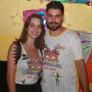 
            <a style='margin-left: 5px;' class='btn btn-xs btn-social btn-facebook' href='https://www.facebook.com/sharer/sharer.php?u=https://galeramix.s01.web.getmuller.com.br/imagem/a63/800-800-90/conteudo/site_galerias/63/baile-de-carnaval-para-casais-ctg-fogao-de-lenha-tijucas-104.jpg' rel='popup' data-width='500' data-height='400'><i class='fa fa-facebook'></i>Compartilhar <span class='hidden-xs'>no Facebook</span>
        </a> 
        <a class='btn btn-default btn-xs' target='_blank' href='imagem/a63/800-800-90/conteudo/site_galerias/63/baile-de-carnaval-para-casais-ctg-fogao-de-lenha-tijucas-104.jpg'>
            <span class='glyphicon glyphicon-cloud-download'></span> Salvar
        </a>
        