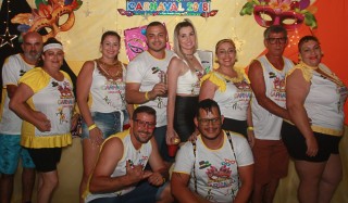 
<a style='margin-left: 5px;' class='btn btn-xs btn-social btn-facebook' href='https://www.facebook.com/sharer/sharer.php?u=https://galeramix.s01.web.getmuller.com.br/imagem/a63/800-800-90/conteudo/site_galerias/63/baile-de-carnaval-para-casais-ctg-fogao-de-lenha-tijucas-11.jpg' rel='popup' data-width='500' data-height='400'><i class='fa fa-facebook'></i>Compartilhar <span class='hidden-xs'>no Facebook</span>
</a> 
<a class='btn btn-default btn-xs' target='_blank' href='imagem/a63/800-800-90/conteudo/site_galerias/63/baile-de-carnaval-para-casais-ctg-fogao-de-lenha-tijucas-11.jpg'>
<span class='glyphicon glyphicon-cloud-download'></span> Salvar
</a>
