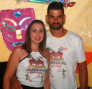 
<a style='margin-left: 5px;' class='btn btn-xs btn-social btn-facebook' href='https://www.facebook.com/sharer/sharer.php?u=https://galeramix.s01.web.getmuller.com.br/imagem/a63/800-800-90/conteudo/site_galerias/63/baile-de-carnaval-para-casais-ctg-fogao-de-lenha-tijucas-110.jpg' rel='popup' data-width='500' data-height='400'><i class='fa fa-facebook'></i>Compartilhar <span class='hidden-xs'>no Facebook</span>
</a> 
<a class='btn btn-default btn-xs' target='_blank' href='imagem/a63/800-800-90/conteudo/site_galerias/63/baile-de-carnaval-para-casais-ctg-fogao-de-lenha-tijucas-110.jpg'>
<span class='glyphicon glyphicon-cloud-download'></span> Salvar
</a>
