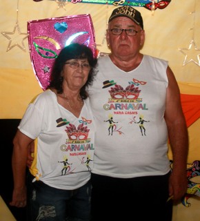 
<a style='margin-left: 5px;' class='btn btn-xs btn-social btn-facebook' href='https://www.facebook.com/sharer/sharer.php?u=https://galeramix.s01.web.getmuller.com.br/imagem/a63/800-800-90/conteudo/site_galerias/63/baile-de-carnaval-para-casais-ctg-fogao-de-lenha-tijucas-118.jpg' rel='popup' data-width='500' data-height='400'><i class='fa fa-facebook'></i>Compartilhar <span class='hidden-xs'>no Facebook</span>
</a> 
<a class='btn btn-default btn-xs' target='_blank' href='imagem/a63/800-800-90/conteudo/site_galerias/63/baile-de-carnaval-para-casais-ctg-fogao-de-lenha-tijucas-118.jpg'>
<span class='glyphicon glyphicon-cloud-download'></span> Salvar
</a>
