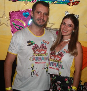 
<a style='margin-left: 5px;' class='btn btn-xs btn-social btn-facebook' href='https://www.facebook.com/sharer/sharer.php?u=https://galeramix.s01.web.getmuller.com.br/imagem/a63/800-800-90/conteudo/site_galerias/63/baile-de-carnaval-para-casais-ctg-fogao-de-lenha-tijucas-120.jpg' rel='popup' data-width='500' data-height='400'><i class='fa fa-facebook'></i>Compartilhar <span class='hidden-xs'>no Facebook</span>
</a> 
<a class='btn btn-default btn-xs' target='_blank' href='imagem/a63/800-800-90/conteudo/site_galerias/63/baile-de-carnaval-para-casais-ctg-fogao-de-lenha-tijucas-120.jpg'>
<span class='glyphicon glyphicon-cloud-download'></span> Salvar
</a>
