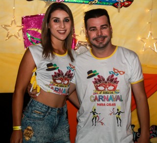 
<a style='margin-left: 5px;' class='btn btn-xs btn-social btn-facebook' href='https://www.facebook.com/sharer/sharer.php?u=https://galeramix.s01.web.getmuller.com.br/imagem/a63/800-800-90/conteudo/site_galerias/63/baile-de-carnaval-para-casais-ctg-fogao-de-lenha-tijucas-121.jpg' rel='popup' data-width='500' data-height='400'><i class='fa fa-facebook'></i>Compartilhar <span class='hidden-xs'>no Facebook</span>
</a> 
<a class='btn btn-default btn-xs' target='_blank' href='imagem/a63/800-800-90/conteudo/site_galerias/63/baile-de-carnaval-para-casais-ctg-fogao-de-lenha-tijucas-121.jpg'>
<span class='glyphicon glyphicon-cloud-download'></span> Salvar
</a>
