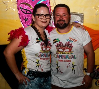 
<a style='margin-left: 5px;' class='btn btn-xs btn-social btn-facebook' href='https://www.facebook.com/sharer/sharer.php?u=https://galeramix.s01.web.getmuller.com.br/imagem/a63/800-800-90/conteudo/site_galerias/63/baile-de-carnaval-para-casais-ctg-fogao-de-lenha-tijucas-123.jpg' rel='popup' data-width='500' data-height='400'><i class='fa fa-facebook'></i>Compartilhar <span class='hidden-xs'>no Facebook</span>
</a> 
<a class='btn btn-default btn-xs' target='_blank' href='imagem/a63/800-800-90/conteudo/site_galerias/63/baile-de-carnaval-para-casais-ctg-fogao-de-lenha-tijucas-123.jpg'>
<span class='glyphicon glyphicon-cloud-download'></span> Salvar
</a>
