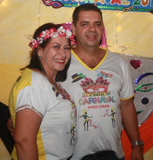 
<a style='margin-left: 5px;' class='btn btn-xs btn-social btn-facebook' href='https://www.facebook.com/sharer/sharer.php?u=https://galeramix.s01.web.getmuller.com.br/imagem/a63/800-800-90/conteudo/site_galerias/63/baile-de-carnaval-para-casais-ctg-fogao-de-lenha-tijucas-13.jpg' rel='popup' data-width='500' data-height='400'><i class='fa fa-facebook'></i>Compartilhar <span class='hidden-xs'>no Facebook</span>
</a> 
<a class='btn btn-default btn-xs' target='_blank' href='imagem/a63/800-800-90/conteudo/site_galerias/63/baile-de-carnaval-para-casais-ctg-fogao-de-lenha-tijucas-13.jpg'>
<span class='glyphicon glyphicon-cloud-download'></span> Salvar
</a>
