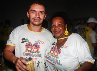 
<a style='margin-left: 5px;' class='btn btn-xs btn-social btn-facebook' href='https://www.facebook.com/sharer/sharer.php?u=https://galeramix.s01.web.getmuller.com.br/imagem/a63/800-800-90/conteudo/site_galerias/63/baile-de-carnaval-para-casais-ctg-fogao-de-lenha-tijucas-130.jpg' rel='popup' data-width='500' data-height='400'><i class='fa fa-facebook'></i>Compartilhar <span class='hidden-xs'>no Facebook</span>
</a> 
<a class='btn btn-default btn-xs' target='_blank' href='imagem/a63/800-800-90/conteudo/site_galerias/63/baile-de-carnaval-para-casais-ctg-fogao-de-lenha-tijucas-130.jpg'>
<span class='glyphicon glyphicon-cloud-download'></span> Salvar
</a>
