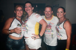 
<a style='margin-left: 5px;' class='btn btn-xs btn-social btn-facebook' href='https://www.facebook.com/sharer/sharer.php?u=https://galeramix.s01.web.getmuller.com.br/imagem/a63/800-800-90/conteudo/site_galerias/63/baile-de-carnaval-para-casais-ctg-fogao-de-lenha-tijucas-131.jpg' rel='popup' data-width='500' data-height='400'><i class='fa fa-facebook'></i>Compartilhar <span class='hidden-xs'>no Facebook</span>
</a> 
<a class='btn btn-default btn-xs' target='_blank' href='imagem/a63/800-800-90/conteudo/site_galerias/63/baile-de-carnaval-para-casais-ctg-fogao-de-lenha-tijucas-131.jpg'>
<span class='glyphicon glyphicon-cloud-download'></span> Salvar
</a>
