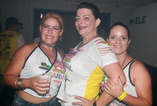 
<a style='margin-left: 5px;' class='btn btn-xs btn-social btn-facebook' href='https://www.facebook.com/sharer/sharer.php?u=https://galeramix.s01.web.getmuller.com.br/imagem/a63/800-800-90/conteudo/site_galerias/63/baile-de-carnaval-para-casais-ctg-fogao-de-lenha-tijucas-132.jpg' rel='popup' data-width='500' data-height='400'><i class='fa fa-facebook'></i>Compartilhar <span class='hidden-xs'>no Facebook</span>
</a> 
<a class='btn btn-default btn-xs' target='_blank' href='imagem/a63/800-800-90/conteudo/site_galerias/63/baile-de-carnaval-para-casais-ctg-fogao-de-lenha-tijucas-132.jpg'>
<span class='glyphicon glyphicon-cloud-download'></span> Salvar
</a>
