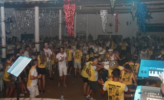 
<a style='margin-left: 5px;' class='btn btn-xs btn-social btn-facebook' href='https://www.facebook.com/sharer/sharer.php?u=https://galeramix.s01.web.getmuller.com.br/imagem/a63/800-800-90/conteudo/site_galerias/63/baile-de-carnaval-para-casais-ctg-fogao-de-lenha-tijucas-134.jpg' rel='popup' data-width='500' data-height='400'><i class='fa fa-facebook'></i>Compartilhar <span class='hidden-xs'>no Facebook</span>
</a> 
<a class='btn btn-default btn-xs' target='_blank' href='imagem/a63/800-800-90/conteudo/site_galerias/63/baile-de-carnaval-para-casais-ctg-fogao-de-lenha-tijucas-134.jpg'>
<span class='glyphicon glyphicon-cloud-download'></span> Salvar
</a>
