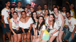 
<a style='margin-left: 5px;' class='btn btn-xs btn-social btn-facebook' href='https://www.facebook.com/sharer/sharer.php?u=https://galeramix.s01.web.getmuller.com.br/imagem/a63/800-800-90/conteudo/site_galerias/63/baile-de-carnaval-para-casais-ctg-fogao-de-lenha-tijucas-136.jpg' rel='popup' data-width='500' data-height='400'><i class='fa fa-facebook'></i>Compartilhar <span class='hidden-xs'>no Facebook</span>
</a> 
<a class='btn btn-default btn-xs' target='_blank' href='imagem/a63/800-800-90/conteudo/site_galerias/63/baile-de-carnaval-para-casais-ctg-fogao-de-lenha-tijucas-136.jpg'>
<span class='glyphicon glyphicon-cloud-download'></span> Salvar
</a>
