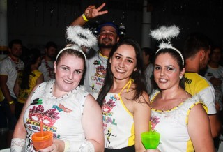 
<a style='margin-left: 5px;' class='btn btn-xs btn-social btn-facebook' href='https://www.facebook.com/sharer/sharer.php?u=https://galeramix.s01.web.getmuller.com.br/imagem/a63/800-800-90/conteudo/site_galerias/63/baile-de-carnaval-para-casais-ctg-fogao-de-lenha-tijucas-137.jpg' rel='popup' data-width='500' data-height='400'><i class='fa fa-facebook'></i>Compartilhar <span class='hidden-xs'>no Facebook</span>
</a> 
<a class='btn btn-default btn-xs' target='_blank' href='imagem/a63/800-800-90/conteudo/site_galerias/63/baile-de-carnaval-para-casais-ctg-fogao-de-lenha-tijucas-137.jpg'>
<span class='glyphicon glyphicon-cloud-download'></span> Salvar
</a>
