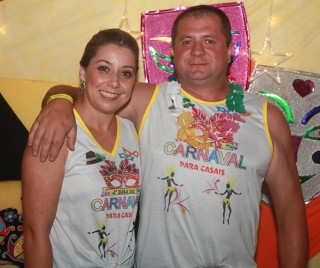 
<a style='margin-left: 5px;' class='btn btn-xs btn-social btn-facebook' href='https://www.facebook.com/sharer/sharer.php?u=https://galeramix.s01.web.getmuller.com.br/imagem/a63/800-800-90/conteudo/site_galerias/63/baile-de-carnaval-para-casais-ctg-fogao-de-lenha-tijucas-14.jpg' rel='popup' data-width='500' data-height='400'><i class='fa fa-facebook'></i>Compartilhar <span class='hidden-xs'>no Facebook</span>
</a> 
<a class='btn btn-default btn-xs' target='_blank' href='imagem/a63/800-800-90/conteudo/site_galerias/63/baile-de-carnaval-para-casais-ctg-fogao-de-lenha-tijucas-14.jpg'>
<span class='glyphicon glyphicon-cloud-download'></span> Salvar
</a>
