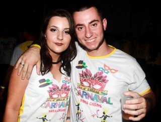 
<a style='margin-left: 5px;' class='btn btn-xs btn-social btn-facebook' href='https://www.facebook.com/sharer/sharer.php?u=https://galeramix.s01.web.getmuller.com.br/imagem/a63/800-800-90/conteudo/site_galerias/63/baile-de-carnaval-para-casais-ctg-fogao-de-lenha-tijucas-140.jpg' rel='popup' data-width='500' data-height='400'><i class='fa fa-facebook'></i>Compartilhar <span class='hidden-xs'>no Facebook</span>
</a> 
<a class='btn btn-default btn-xs' target='_blank' href='imagem/a63/800-800-90/conteudo/site_galerias/63/baile-de-carnaval-para-casais-ctg-fogao-de-lenha-tijucas-140.jpg'>
<span class='glyphicon glyphicon-cloud-download'></span> Salvar
</a>
