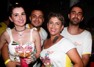 
<a style='margin-left: 5px;' class='btn btn-xs btn-social btn-facebook' href='https://www.facebook.com/sharer/sharer.php?u=https://galeramix.s01.web.getmuller.com.br/imagem/a63/800-800-90/conteudo/site_galerias/63/baile-de-carnaval-para-casais-ctg-fogao-de-lenha-tijucas-142.jpg' rel='popup' data-width='500' data-height='400'><i class='fa fa-facebook'></i>Compartilhar <span class='hidden-xs'>no Facebook</span>
</a> 
<a class='btn btn-default btn-xs' target='_blank' href='imagem/a63/800-800-90/conteudo/site_galerias/63/baile-de-carnaval-para-casais-ctg-fogao-de-lenha-tijucas-142.jpg'>
<span class='glyphicon glyphicon-cloud-download'></span> Salvar
</a>
