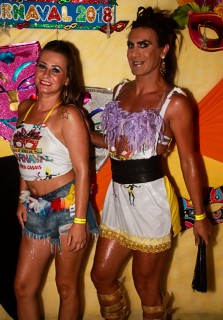 
<a style='margin-left: 5px;' class='btn btn-xs btn-social btn-facebook' href='https://www.facebook.com/sharer/sharer.php?u=https://galeramix.s01.web.getmuller.com.br/imagem/a63/800-800-90/conteudo/site_galerias/63/baile-de-carnaval-para-casais-ctg-fogao-de-lenha-tijucas-147.jpg' rel='popup' data-width='500' data-height='400'><i class='fa fa-facebook'></i>Compartilhar <span class='hidden-xs'>no Facebook</span>
</a> 
<a class='btn btn-default btn-xs' target='_blank' href='imagem/a63/800-800-90/conteudo/site_galerias/63/baile-de-carnaval-para-casais-ctg-fogao-de-lenha-tijucas-147.jpg'>
<span class='glyphicon glyphicon-cloud-download'></span> Salvar
</a>
