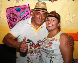 
<a style='margin-left: 5px;' class='btn btn-xs btn-social btn-facebook' href='https://www.facebook.com/sharer/sharer.php?u=https://galeramix.s01.web.getmuller.com.br/imagem/a63/800-800-90/conteudo/site_galerias/63/baile-de-carnaval-para-casais-ctg-fogao-de-lenha-tijucas-152.jpg' rel='popup' data-width='500' data-height='400'><i class='fa fa-facebook'></i>Compartilhar <span class='hidden-xs'>no Facebook</span>
</a> 
<a class='btn btn-default btn-xs' target='_blank' href='imagem/a63/800-800-90/conteudo/site_galerias/63/baile-de-carnaval-para-casais-ctg-fogao-de-lenha-tijucas-152.jpg'>
<span class='glyphicon glyphicon-cloud-download'></span> Salvar
</a>
