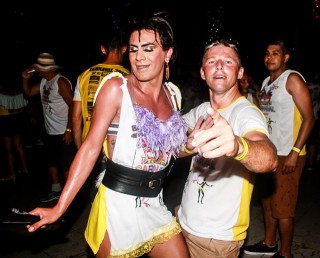 
<a style='margin-left: 5px;' class='btn btn-xs btn-social btn-facebook' href='https://www.facebook.com/sharer/sharer.php?u=https://galeramix.s01.web.getmuller.com.br/imagem/a63/800-800-90/conteudo/site_galerias/63/baile-de-carnaval-para-casais-ctg-fogao-de-lenha-tijucas-159.jpg' rel='popup' data-width='500' data-height='400'><i class='fa fa-facebook'></i>Compartilhar <span class='hidden-xs'>no Facebook</span>
</a> 
<a class='btn btn-default btn-xs' target='_blank' href='imagem/a63/800-800-90/conteudo/site_galerias/63/baile-de-carnaval-para-casais-ctg-fogao-de-lenha-tijucas-159.jpg'>
<span class='glyphicon glyphicon-cloud-download'></span> Salvar
</a>
