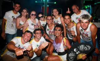 
<a style='margin-left: 5px;' class='btn btn-xs btn-social btn-facebook' href='https://www.facebook.com/sharer/sharer.php?u=https://galeramix.s01.web.getmuller.com.br/imagem/a63/800-800-90/conteudo/site_galerias/63/baile-de-carnaval-para-casais-ctg-fogao-de-lenha-tijucas-160.jpg' rel='popup' data-width='500' data-height='400'><i class='fa fa-facebook'></i>Compartilhar <span class='hidden-xs'>no Facebook</span>
</a> 
<a class='btn btn-default btn-xs' target='_blank' href='imagem/a63/800-800-90/conteudo/site_galerias/63/baile-de-carnaval-para-casais-ctg-fogao-de-lenha-tijucas-160.jpg'>
<span class='glyphicon glyphicon-cloud-download'></span> Salvar
</a>
