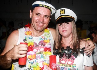 
<a style='margin-left: 5px;' class='btn btn-xs btn-social btn-facebook' href='https://www.facebook.com/sharer/sharer.php?u=https://galeramix.s01.web.getmuller.com.br/imagem/a63/800-800-90/conteudo/site_galerias/63/baile-de-carnaval-para-casais-ctg-fogao-de-lenha-tijucas-163.jpg' rel='popup' data-width='500' data-height='400'><i class='fa fa-facebook'></i>Compartilhar <span class='hidden-xs'>no Facebook</span>
</a> 
<a class='btn btn-default btn-xs' target='_blank' href='imagem/a63/800-800-90/conteudo/site_galerias/63/baile-de-carnaval-para-casais-ctg-fogao-de-lenha-tijucas-163.jpg'>
<span class='glyphicon glyphicon-cloud-download'></span> Salvar
</a>
