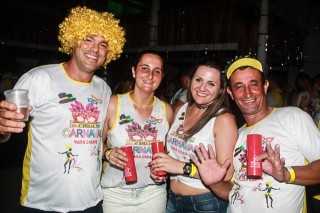 
<a style='margin-left: 5px;' class='btn btn-xs btn-social btn-facebook' href='https://www.facebook.com/sharer/sharer.php?u=https://galeramix.s01.web.getmuller.com.br/imagem/a63/800-800-90/conteudo/site_galerias/63/baile-de-carnaval-para-casais-ctg-fogao-de-lenha-tijucas-167.jpg' rel='popup' data-width='500' data-height='400'><i class='fa fa-facebook'></i>Compartilhar <span class='hidden-xs'>no Facebook</span>
</a> 
<a class='btn btn-default btn-xs' target='_blank' href='imagem/a63/800-800-90/conteudo/site_galerias/63/baile-de-carnaval-para-casais-ctg-fogao-de-lenha-tijucas-167.jpg'>
<span class='glyphicon glyphicon-cloud-download'></span> Salvar
</a>
