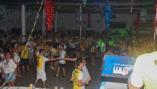 
<a style='margin-left: 5px;' class='btn btn-xs btn-social btn-facebook' href='https://www.facebook.com/sharer/sharer.php?u=https://galeramix.s01.web.getmuller.com.br/imagem/a63/800-800-90/conteudo/site_galerias/63/baile-de-carnaval-para-casais-ctg-fogao-de-lenha-tijucas-168.jpg' rel='popup' data-width='500' data-height='400'><i class='fa fa-facebook'></i>Compartilhar <span class='hidden-xs'>no Facebook</span>
</a> 
<a class='btn btn-default btn-xs' target='_blank' href='imagem/a63/800-800-90/conteudo/site_galerias/63/baile-de-carnaval-para-casais-ctg-fogao-de-lenha-tijucas-168.jpg'>
<span class='glyphicon glyphicon-cloud-download'></span> Salvar
</a>
