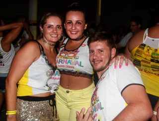 
<a style='margin-left: 5px;' class='btn btn-xs btn-social btn-facebook' href='https://www.facebook.com/sharer/sharer.php?u=https://galeramix.s01.web.getmuller.com.br/imagem/a63/800-800-90/conteudo/site_galerias/63/baile-de-carnaval-para-casais-ctg-fogao-de-lenha-tijucas-177.jpg' rel='popup' data-width='500' data-height='400'><i class='fa fa-facebook'></i>Compartilhar <span class='hidden-xs'>no Facebook</span>
</a> 
<a class='btn btn-default btn-xs' target='_blank' href='imagem/a63/800-800-90/conteudo/site_galerias/63/baile-de-carnaval-para-casais-ctg-fogao-de-lenha-tijucas-177.jpg'>
<span class='glyphicon glyphicon-cloud-download'></span> Salvar
</a>
