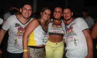 
<a style='margin-left: 5px;' class='btn btn-xs btn-social btn-facebook' href='https://www.facebook.com/sharer/sharer.php?u=https://galeramix.s01.web.getmuller.com.br/imagem/a63/800-800-90/conteudo/site_galerias/63/baile-de-carnaval-para-casais-ctg-fogao-de-lenha-tijucas-178.jpg' rel='popup' data-width='500' data-height='400'><i class='fa fa-facebook'></i>Compartilhar <span class='hidden-xs'>no Facebook</span>
</a> 
<a class='btn btn-default btn-xs' target='_blank' href='imagem/a63/800-800-90/conteudo/site_galerias/63/baile-de-carnaval-para-casais-ctg-fogao-de-lenha-tijucas-178.jpg'>
<span class='glyphicon glyphicon-cloud-download'></span> Salvar
</a>
