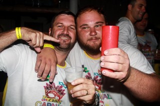 
<a style='margin-left: 5px;' class='btn btn-xs btn-social btn-facebook' href='https://www.facebook.com/sharer/sharer.php?u=https://galeramix.s01.web.getmuller.com.br/imagem/a63/800-800-90/conteudo/site_galerias/63/baile-de-carnaval-para-casais-ctg-fogao-de-lenha-tijucas-182.jpg' rel='popup' data-width='500' data-height='400'><i class='fa fa-facebook'></i>Compartilhar <span class='hidden-xs'>no Facebook</span>
</a> 
<a class='btn btn-default btn-xs' target='_blank' href='imagem/a63/800-800-90/conteudo/site_galerias/63/baile-de-carnaval-para-casais-ctg-fogao-de-lenha-tijucas-182.jpg'>
<span class='glyphicon glyphicon-cloud-download'></span> Salvar
</a>
