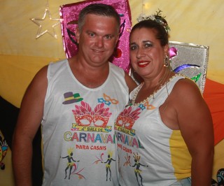 
<a style='margin-left: 5px;' class='btn btn-xs btn-social btn-facebook' href='https://www.facebook.com/sharer/sharer.php?u=https://galeramix.s01.web.getmuller.com.br/imagem/a63/800-800-90/conteudo/site_galerias/63/baile-de-carnaval-para-casais-ctg-fogao-de-lenha-tijucas-192.jpg' rel='popup' data-width='500' data-height='400'><i class='fa fa-facebook'></i>Compartilhar <span class='hidden-xs'>no Facebook</span>
</a> 
<a class='btn btn-default btn-xs' target='_blank' href='imagem/a63/800-800-90/conteudo/site_galerias/63/baile-de-carnaval-para-casais-ctg-fogao-de-lenha-tijucas-192.jpg'>
<span class='glyphicon glyphicon-cloud-download'></span> Salvar
</a>
