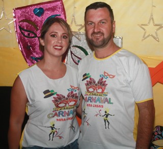 
<a style='margin-left: 5px;' class='btn btn-xs btn-social btn-facebook' href='https://www.facebook.com/sharer/sharer.php?u=https://galeramix.s01.web.getmuller.com.br/imagem/a63/800-800-90/conteudo/site_galerias/63/baile-de-carnaval-para-casais-ctg-fogao-de-lenha-tijucas-194.jpg' rel='popup' data-width='500' data-height='400'><i class='fa fa-facebook'></i>Compartilhar <span class='hidden-xs'>no Facebook</span>
</a> 
<a class='btn btn-default btn-xs' target='_blank' href='imagem/a63/800-800-90/conteudo/site_galerias/63/baile-de-carnaval-para-casais-ctg-fogao-de-lenha-tijucas-194.jpg'>
<span class='glyphicon glyphicon-cloud-download'></span> Salvar
</a>
