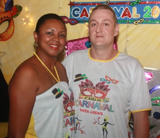 
<a style='margin-left: 5px;' class='btn btn-xs btn-social btn-facebook' href='https://www.facebook.com/sharer/sharer.php?u=https://galeramix.s01.web.getmuller.com.br/imagem/a63/800-800-90/conteudo/site_galerias/63/baile-de-carnaval-para-casais-ctg-fogao-de-lenha-tijucas-197.jpg' rel='popup' data-width='500' data-height='400'><i class='fa fa-facebook'></i>Compartilhar <span class='hidden-xs'>no Facebook</span>
</a> 
<a class='btn btn-default btn-xs' target='_blank' href='imagem/a63/800-800-90/conteudo/site_galerias/63/baile-de-carnaval-para-casais-ctg-fogao-de-lenha-tijucas-197.jpg'>
<span class='glyphicon glyphicon-cloud-download'></span> Salvar
</a>
