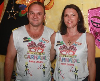 
<a style='margin-left: 5px;' class='btn btn-xs btn-social btn-facebook' href='https://www.facebook.com/sharer/sharer.php?u=https://galeramix.s01.web.getmuller.com.br/imagem/a63/800-800-90/conteudo/site_galerias/63/baile-de-carnaval-para-casais-ctg-fogao-de-lenha-tijucas-201.jpg' rel='popup' data-width='500' data-height='400'><i class='fa fa-facebook'></i>Compartilhar <span class='hidden-xs'>no Facebook</span>
</a> 
<a class='btn btn-default btn-xs' target='_blank' href='imagem/a63/800-800-90/conteudo/site_galerias/63/baile-de-carnaval-para-casais-ctg-fogao-de-lenha-tijucas-201.jpg'>
<span class='glyphicon glyphicon-cloud-download'></span> Salvar
</a>
